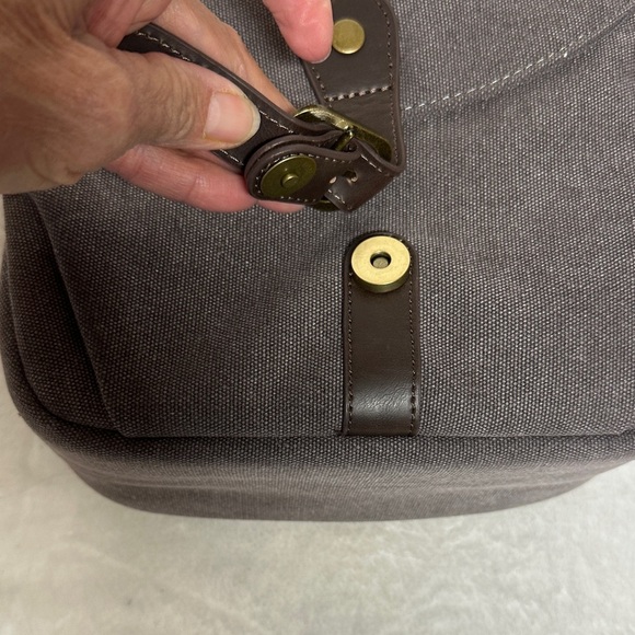 Bassmart Gray Messenger or accessories Bag - Picture 9 of 14